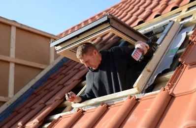 Pose de fenêtres de toit Velux à Coubjours
